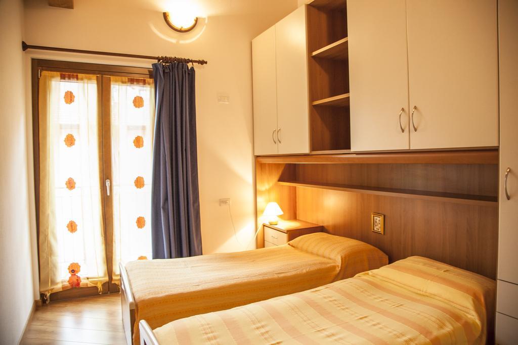 Casa Sole Apartman Vercana Szoba fotó